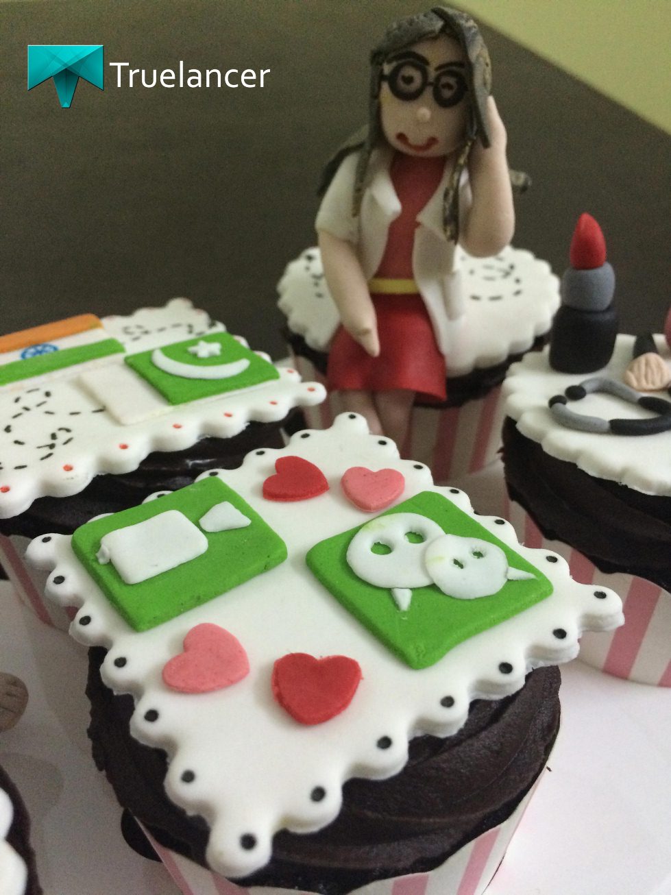 customized cupcakes india pakistan love story doctor girl